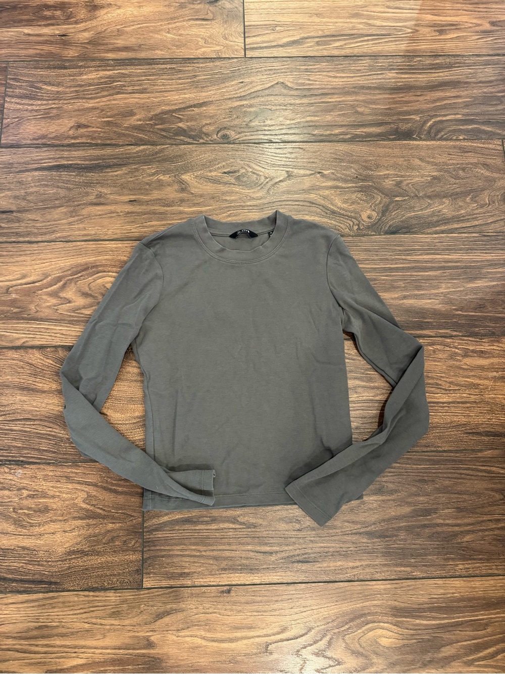 CUTS Gray Crewneck Long Sleeve Top - Size Medium